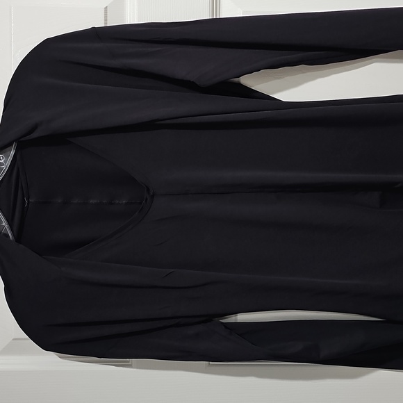 lululemon athletica Tops - Lululemon V-neck Black Long Sleeve Top EUC